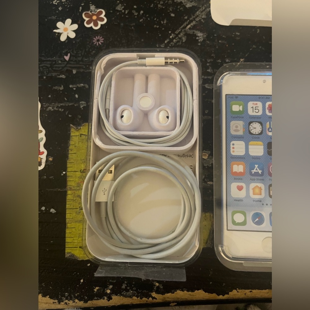 Apple iPod Touch - Blue 32GB -7th Generation - Picture 4 of 8
